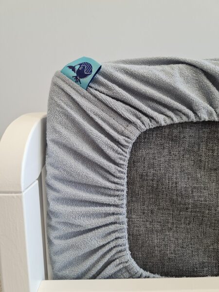 Ūdensnecaurlaidīgs palags 75x180 zaļš ar krāsas defektu